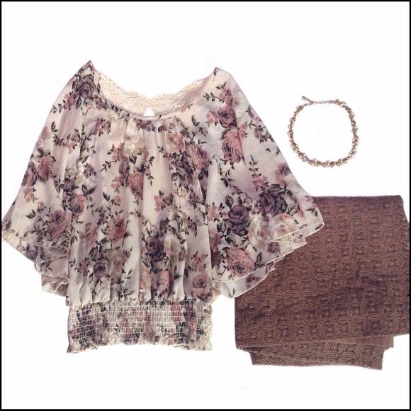 Papaya Tops - Floral Print Flutter Sleeve Top by Papaya